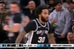 连珠炮！朱利安&middot;尚帕尼独中3记三分 帮助马刺轰出14-0抹平分差